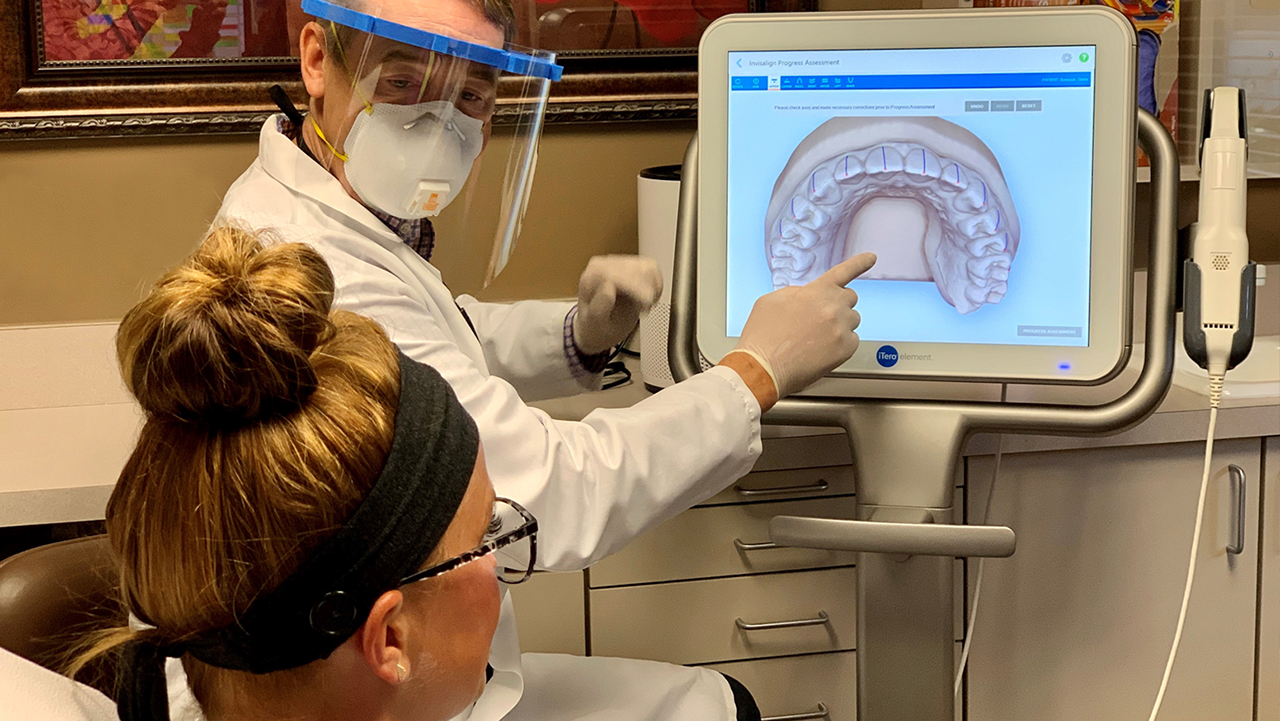 Dr. Dan Isaacson with a patient and intraoral scanner