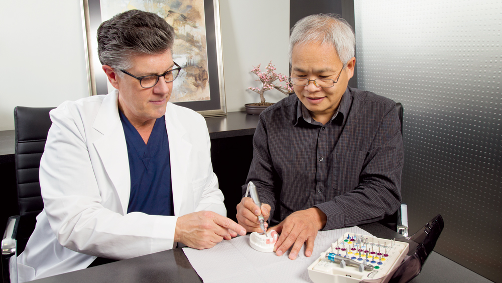 Dr. Park assists a doctor with the Hahn™ Tapered Implant System