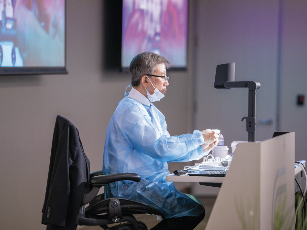 Dr. Raymond Choi presenting "Effective and Practical Implant Overdentures" two-day course