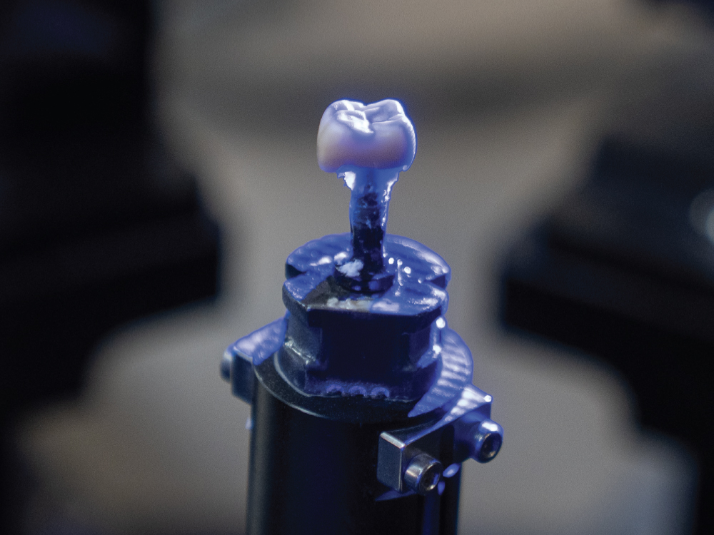 Dental crown manufacturing on precision equipment Dental crown manufacturing on precision equipment